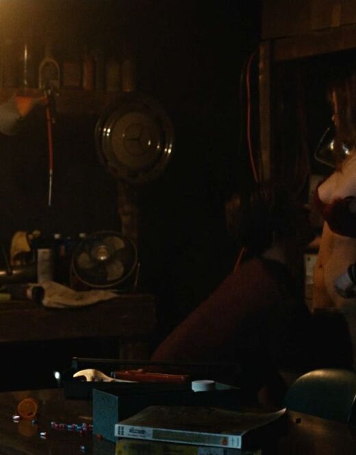 Индиа Айсли в нижнем белье из фильма «Американские преступники»‎