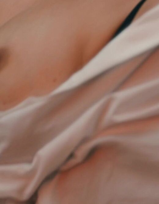 Засвет груди Ольги Сутуловой из сериала «Алиби»
