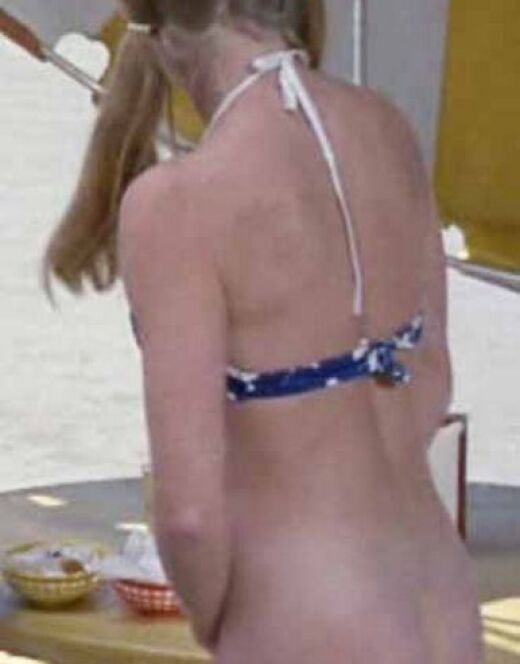 Эми Адамс в купальнике из фильма «Пляжный психоз» (2000)