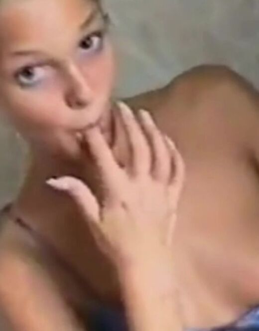 Кадры Екатерины Мельник с голой грудью из украденного домашнего видео + слитые фото