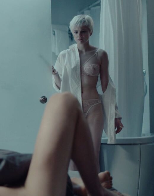Даша Верещагина в нижнем белье в сериале «Секс. До и после»