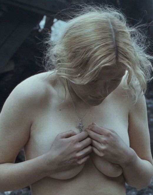 Голая Надежда Михалкова из фильма «Утомлённые солнцем 2: Предстояние»