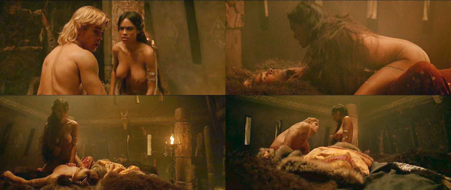 Голая Розарио Доусон на горячих кадрах из кино.