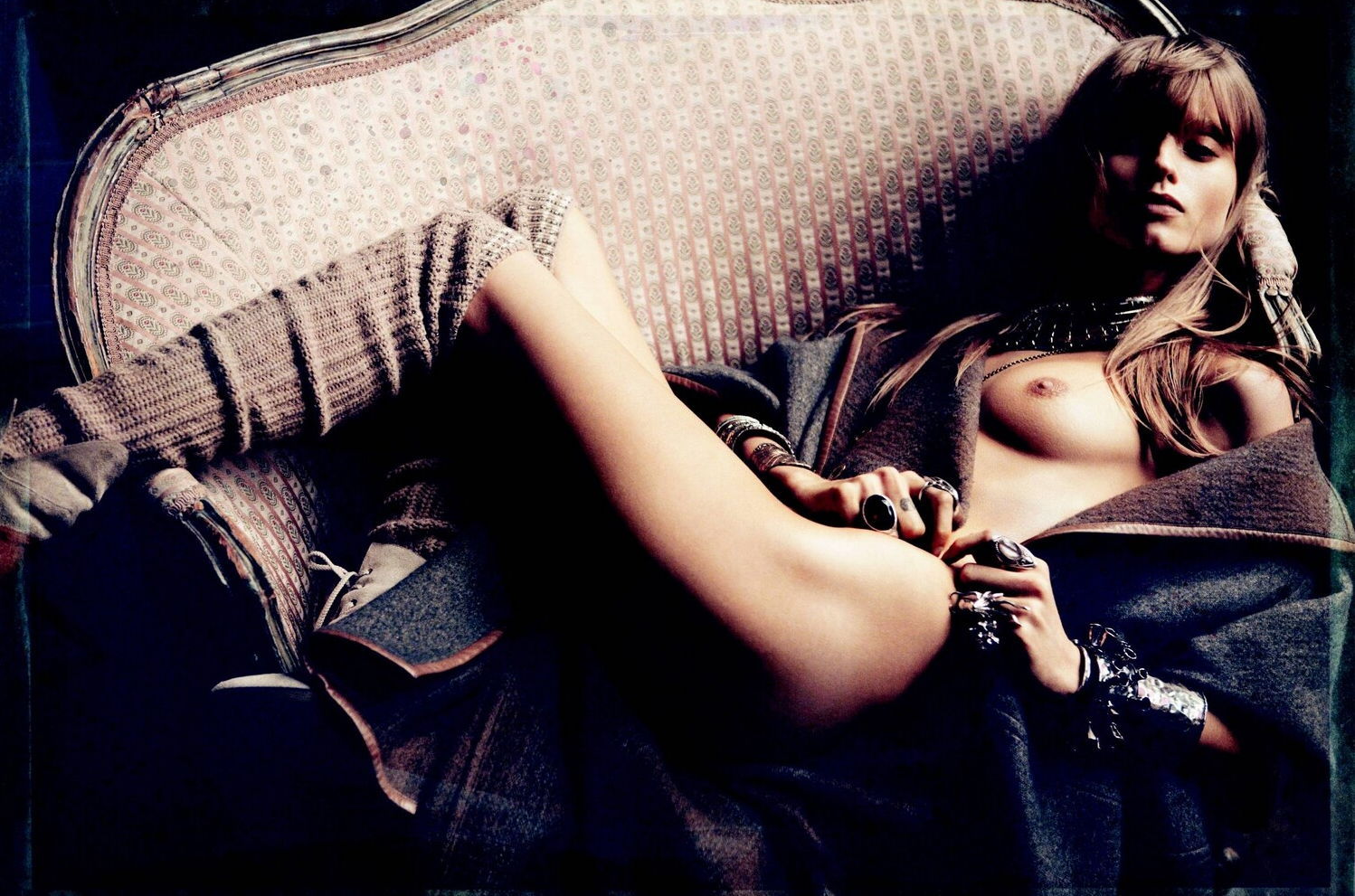 Голая Эбби Ли Кершоу на эротических фото.